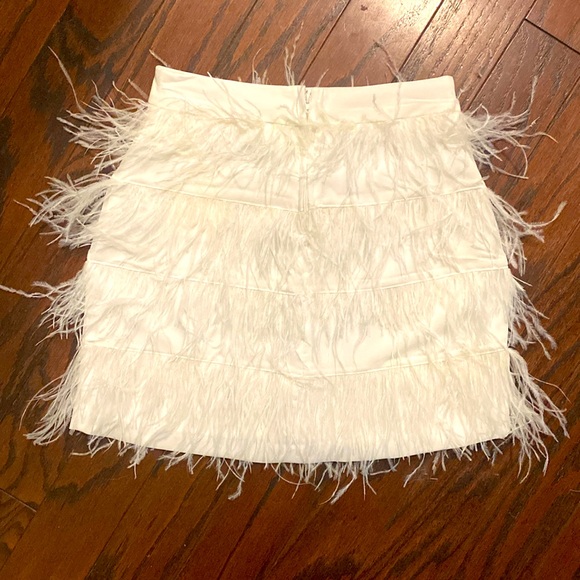 Gianni Bini White Feather Mini Skirt - Picture 2 of 3